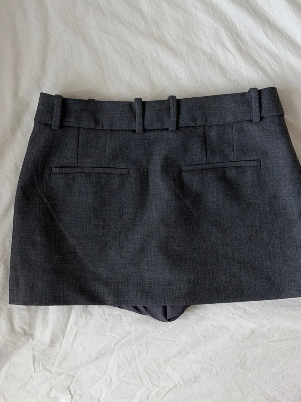 Aritzia Babaton Chisel Skort 4